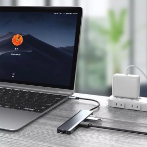 Hub USB-C vers HDMI 4K / 3 USB-A -/1 USB-C + 2 lecteurs carte